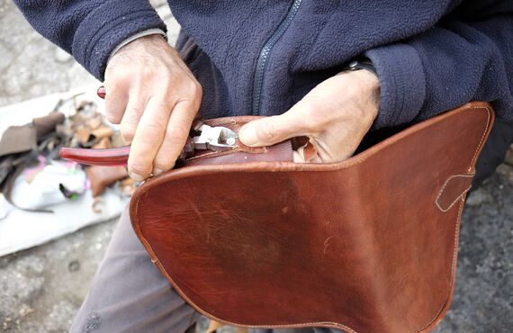福岡で実績多数のバッグ修理店がバッグの内袋を綺麗な状態に蘇らせます