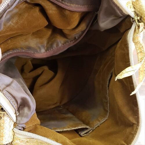 バッグ内側のべたつきは福岡のバッグ修理専門店へご相談ください